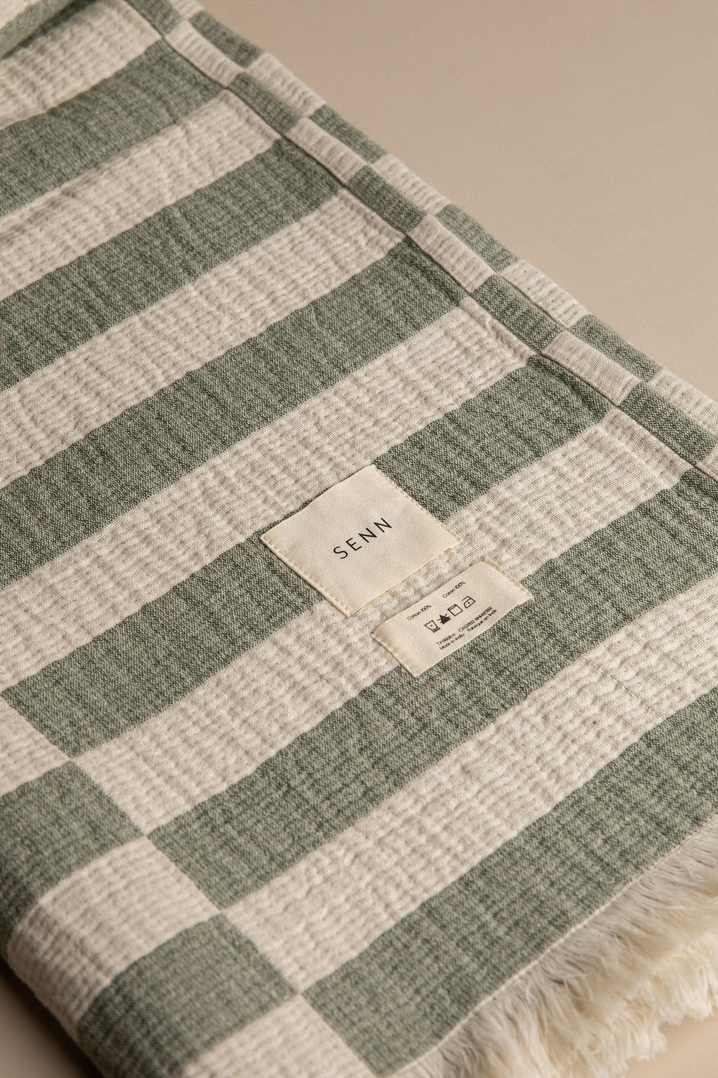 FRACTA COTTON THROW
