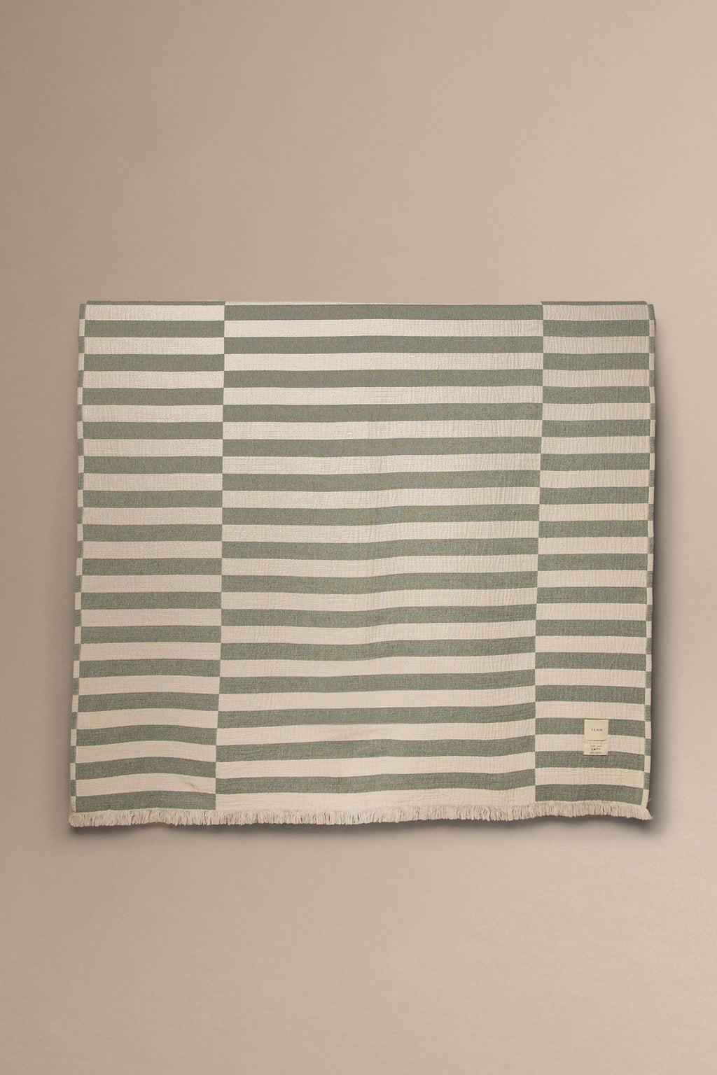 FRACTA COTTON THROW