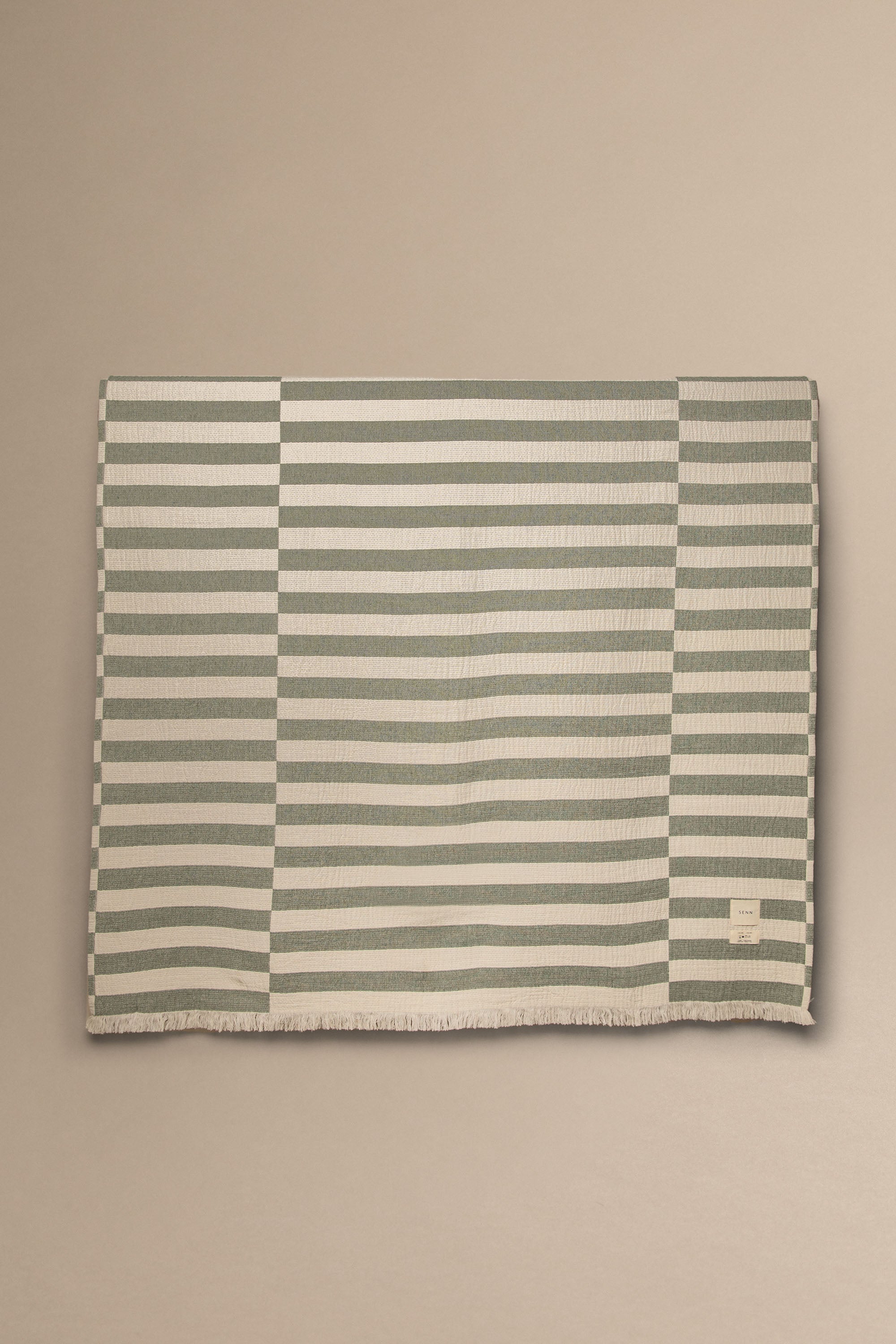 FRACTA COTTON THROW